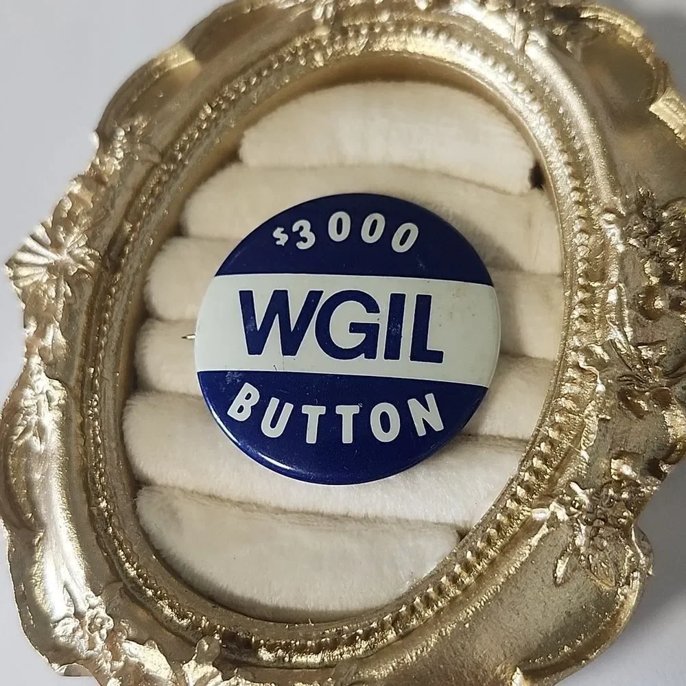 Vintage Blue and White $3000 WGIL Button